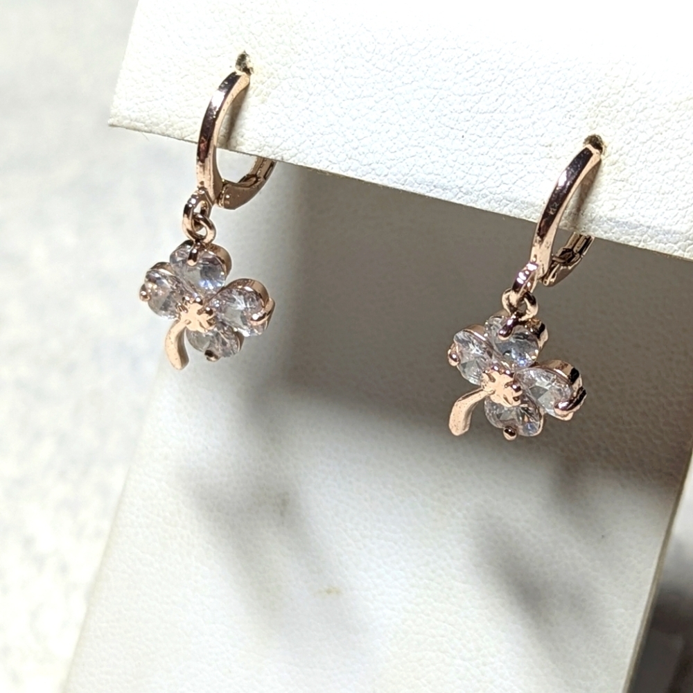 Vintage Goldtone and Clear Rhinestone 4 Leaf Clover Earrings - Picture 5 of 6